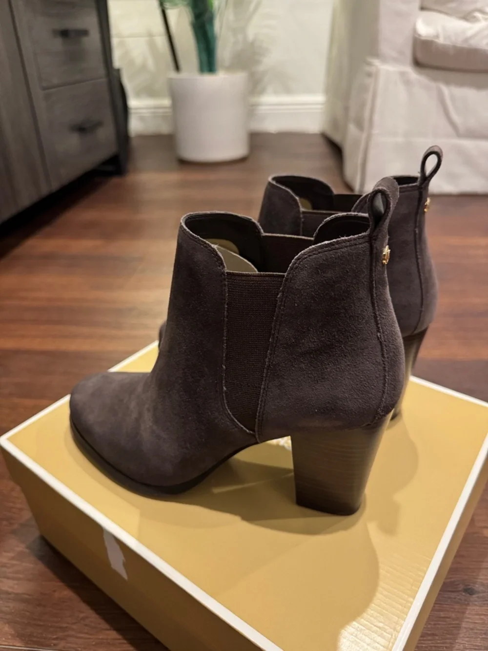 Women's Evaline Suede Leather Block Heel Ankle Bootie - Brown size 8 - Picture 9 of 10
